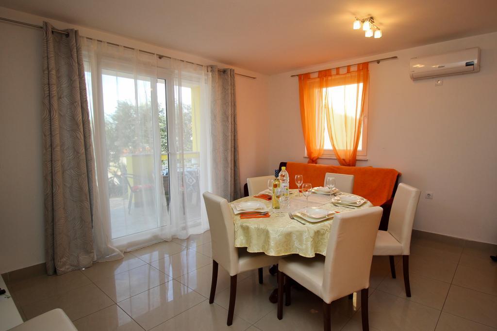 Apartments Koritnik Punat Habitación foto